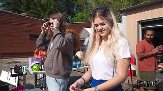 Lucy's Wild Yard Passion in a Public Flashy Encounter