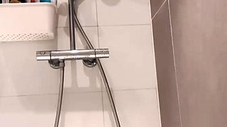 TEEN BRUNETTE SISTER CAUGHT MASTURBATING IN SHOWER