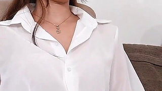 Perverted Guy Researching "cooking" on His Girlfriend's Body, Claiming Natural Is Best