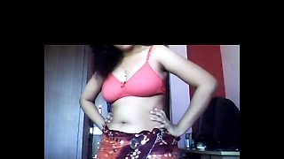 Indian Aunty In Pink Bra - DesiPapa