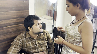 The Hero Gave the Make-up to the Woman