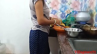 Wife Ko Red Saree Pe Kitchen Main Sex Kiya