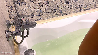 Sensual Pussy Shaving Session in Tub with Kinky Mary