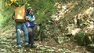 Outdoor granny ass fuck with facial