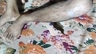 Nokrani khud he agai aaj mry room mn