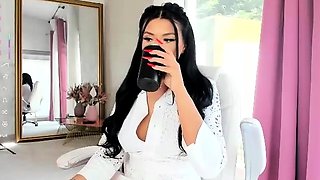 Brunette Couch Webcam Solo Fun Masturbating