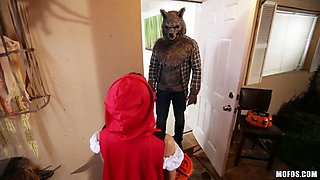Dont break me - Kharlie Stone has plans to hit up a halloween fest, but after she catches glance of her neighbor's Big Cock