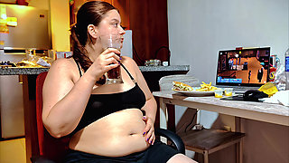 Nicole's Burger Belly Stuffing Session