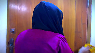 Big Ass Curvy Egyptian Hot Maid Stuck Under Chair Then I See Her Naked Ass & Start Masturbation