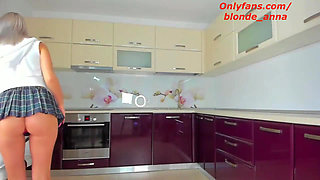 College Girl It's Fingering Pussy Until Cums