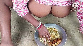 Desi bhabhi khana khate hue Masti ki