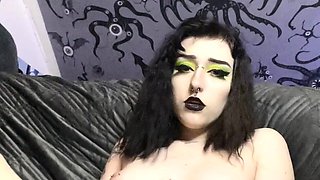 Live brunette camgirl toys masturbate orgasm