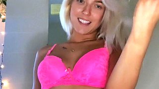 amateur sweetdesire12 flashing ass on live webcam