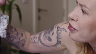 Blonde Step Mom with Huge Tits Gets Fingered and Licked Then Creamed in Spoon After the Pill Mix-up