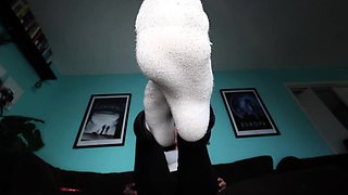 Maroe's Toes - Giantess Sock Smelling