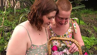 Hairy gingers lick each other and squirt in the bath