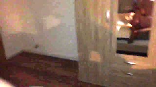 je raméne une belle escort girl chez moi