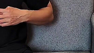 Vovó Iolanda Resolve Fazer Uma Tatuagem No Cuzinho