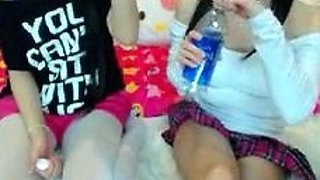 Japanese teens enjoys lesbian action