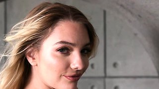 Teen Kenna loves sharing her naked body