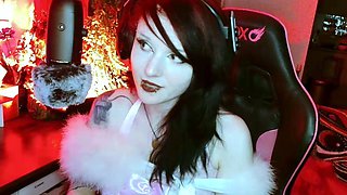 Amateur Webcam Chick Masturbates On Webcam More at