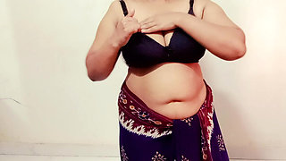 Horny Stepmom Arya Fucked Herself