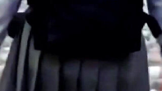 Innocent Face and Tight Ass!! Schoolgirl Takes the Opportunity to Bring School Friends Home