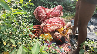 Hot housewife ki jungle mein gand chudai ki big Ass fucking in wife