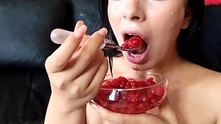 Extreme! Daniela Ortiz Eats Red Fruits With Piss And Regurgitates