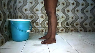 Indian Tamil Hot Wife Saranya Bath Show