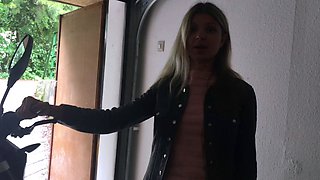 Cute amateur blonde teen Nishe pussy fucked in the car