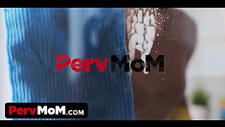 Brazilian stepmom providing muddy head
