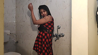 Big Natural Tits Indian Girl Alia Advani Taking Shower