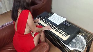 Kind Nick, Alina Tumanova And Wide Hips In The Stepson Fucked His Stepmom, Interrupting Her Piano Playing
