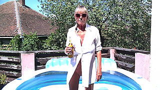 Dirtymilftina Fuck Me in the Pool