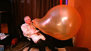 155) Giant Round Balloon Fuck by Kinky Daddy