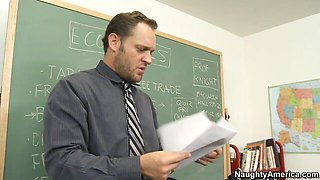 Slutty ands sweet brunette Gia Steel nailed nicely in the classroom