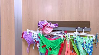 Amateur wild chick solo masturbation