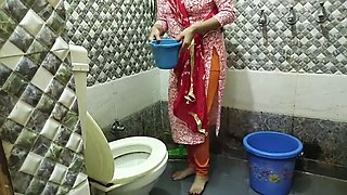 Indian Hot Mokrani Ki Chudai Malkin Se In Washroom
