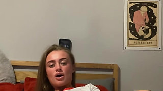 Watch this tattooed goth teen fingers hard herself