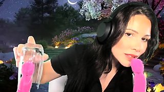 Amateur brunette double toying on webcam