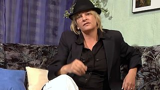German housewife does sex casting on the street