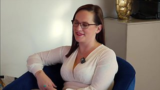 Nina, 35, business manager in Aix-en-Provence (13)! - Jacquie et Michel TV