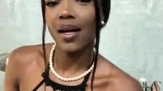 Webcam beauty and her toys have solo sex