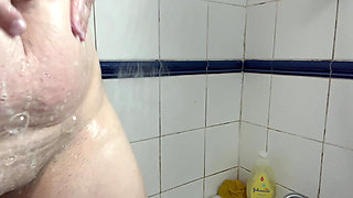 Chubby MILF Shaves Pussy