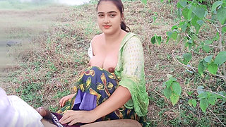 Village girl is having fun in the forest, beautiful girl is quenching her pussy thirst with her boyfriend's cock, full HD