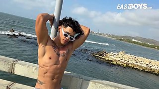 Exclusive latino muscle boy gets handjob his big dick