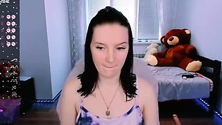 Cute amateur webcam teen girl toying pussy on webcam