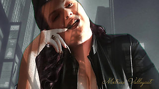 The Holographic Giantess