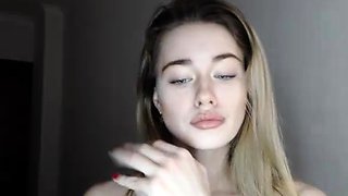 Cute amateur webcam teen girl toying pussy on webcam